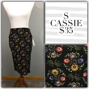 Small LuLaRoe Cassie